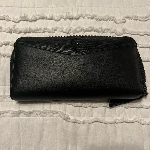 Vera Wang Handbags - Vera Wang back wallet.